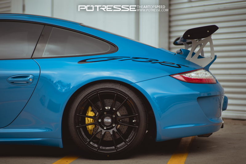 Illustration for article titled 997 GT3 RS in Smurfberry Blue.